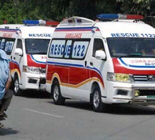 امدادی رقم کی تقسیم کے دوران چھت گرنے سے 5 خواتین جاں بحق، متعدد زخمی 3 امدادی رقم کی تقسیم کے دوران چھت گرنے سے 5 خواتین جاں بحق، متعدد زخمی