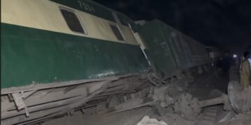 لودھراں کے قریب تیزگام ایکسپریس حادثے کا شکار، 25 مسافر زخمی