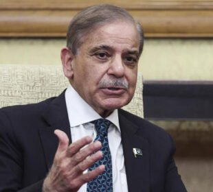 وزیراعظم کا کہنا ہے کہ مشکل کی اس گھڑی میں عوام کو تنہا نہیں چھوڑا جائے گا 4 وزیراعظم کا کہنا ہے کہ مشکل کی اس گھڑی میں عوام کو تنہا نہیں چھوڑا جائے گا