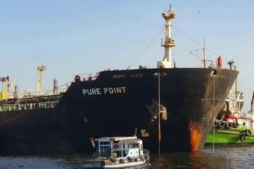 کراچی: ایندھن کی فراہمی کے لیے ٹینکرز کی آمد جاری