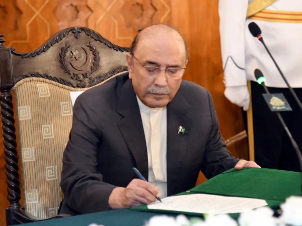 صدرِ مملکت کی جانب سے افواجِ پاکستان کے لیے عسکری اعزازات کی منظوری