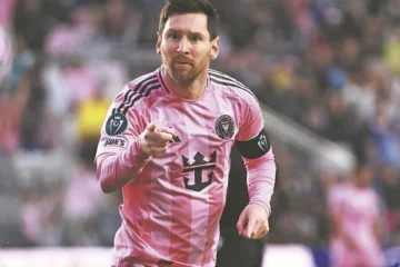 کم میچز میں بڑا کارنامہ، میسی نے رونالڈو کا ریکارڈ مزید چیلنج کر دیا