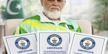 74 سالہ پاکستانی معمر ویلڈر نے گنیز ورلڈ ریکارڈ میں نئی کامیابی حاصل کرلی