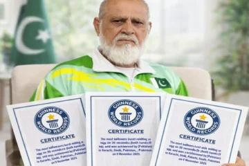 74 سالہ پاکستانی معمر ویلڈر نے گنیز ورلڈ ریکارڈ میں نئی کامیابی حاصل کرلی