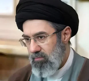 ایران کے نئے سپریم لیڈر کی غیر موجودگی پر قیاس آرائیاں، روسی سفیر نے موجودگی کی تصدیق کی 2 ایران کے نئے سپریم لیڈر کی غیر موجودگی پر قیاس آرائیاں، روسی سفیر نے موجودگی کی تصدیق کی