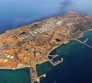 ایران کے اہم جزیرہ خارگ پر شدید دھماکوں اور فضائی حملوں کی اطلاعات