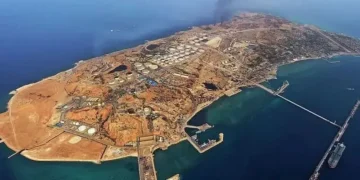 ایران کے اہم جزیرہ خارگ پر شدید دھماکوں اور فضائی حملوں کی اطلاعات