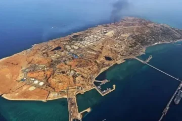 ایران کے اہم جزیرہ خارگ پر شدید دھماکوں اور فضائی حملوں کی اطلاعات