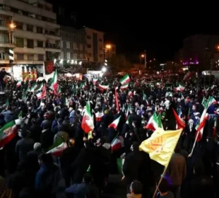 ایران میں جنگ بندی کے اعلان پر ملا جلا ردعمل: خوشی، جشن اور خدشات برقرار