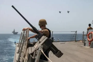 آبنائے ہرمز میں کشیدگی، امریکی بحریہ کی نگرانی سخت