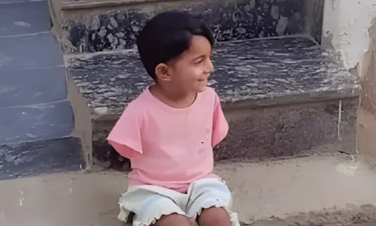 16121716ایک معذور بچی کی مسکراہٹ نے سوشل میڈیا پر دل جیت لیےb54fd24