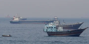 ایران ناکا بندی: 28 جہاز واپس موڑنے کا امریکی دعویٰ، تہران کی تردید