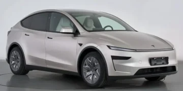 چھ افراد کے لیے کشادہ گاڑی، ٹیسلا کا نیا ماڈل Y L