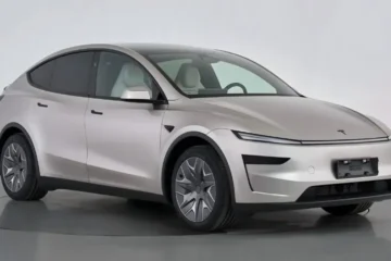 چھ افراد کے لیے کشادہ گاڑی، ٹیسلا کا نیا ماڈل Y L