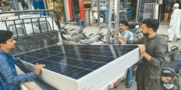 لوڈشیڈنگ سے تنگ شہری، مگر سولر سسٹم بھی پہنچ سے باہر