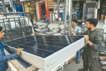 لوڈشیڈنگ سے تنگ شہری، مگر سولر سسٹم بھی پہنچ سے باہر