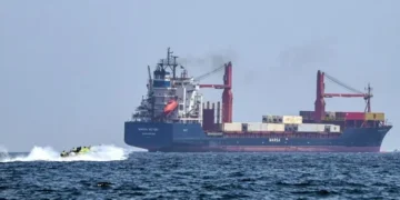 آبنائے ہرمز میں ایران کی کارروائی، دو جہاز تحویل میں