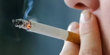 برطانیہ کا بڑا فیصلہ: نئی نسل کے لیے سگریٹ ہمیشہ کے لیے بند