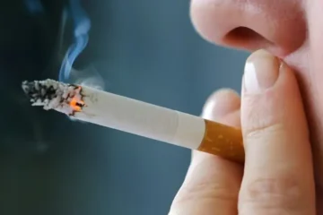 برطانیہ کا بڑا فیصلہ: نئی نسل کے لیے سگریٹ ہمیشہ کے لیے بند