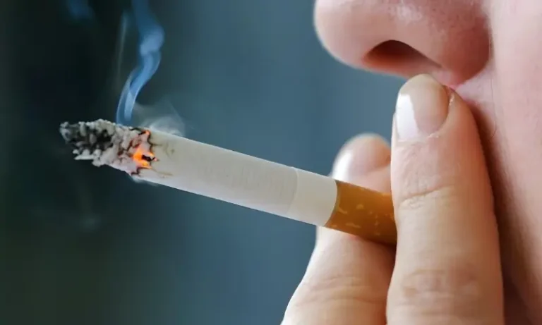 23091440برطانیہ کا بڑا فیصلہ: نئی نسل کے لیے سگریٹ ہمیشہ کے لیے بندab1757b