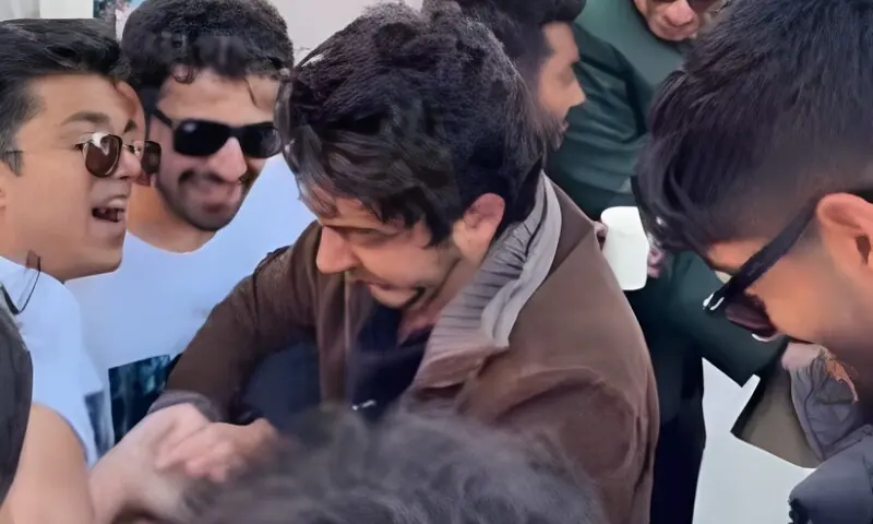 سنجیدہ آریان خان یا شرارتی ہیرو؟ شادی کی ویڈیو نے سب کو حیران کردیا