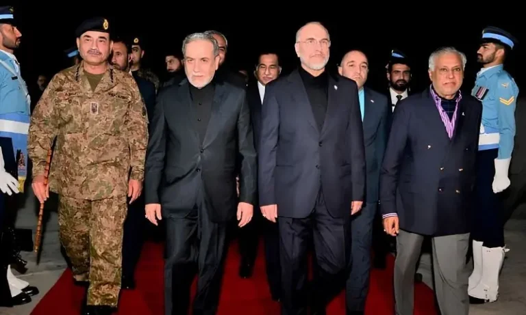 241510ایران اور پاکستان قیادت کے درمیان اہم رابطے، خطے کی صورتحال پر تبادلہ خیال47fe4a326