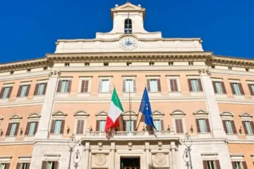 یورو زون میں قرضوں کی درجہ بندی بدلنے کا امکان، اٹلی یونان سے آگے نکل سکتا ہے