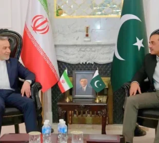 عباس عراقچی کی عاصم منیر سے اہم ملاقات، علاقائی صورتحال پر گفتگو