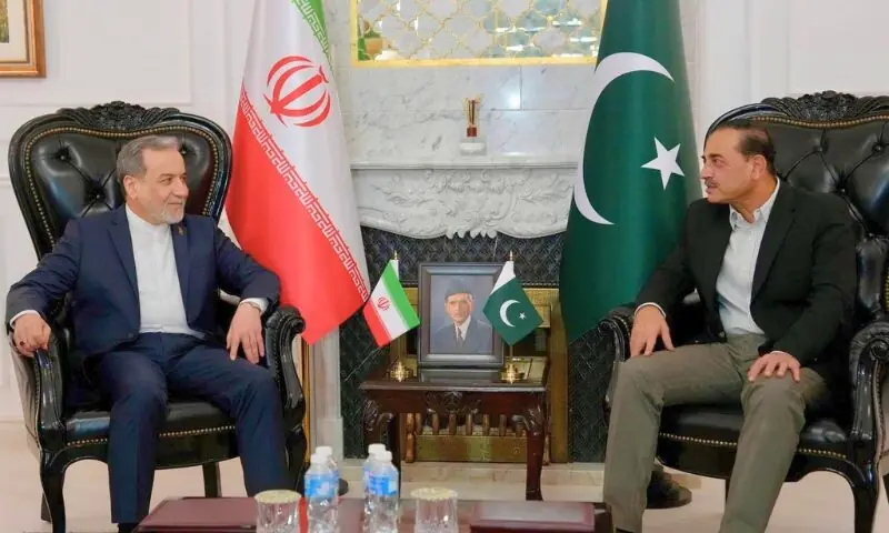 عباس عراقچی کی عاصم منیر سے اہم ملاقات، علاقائی صورتحال پر گفتگو