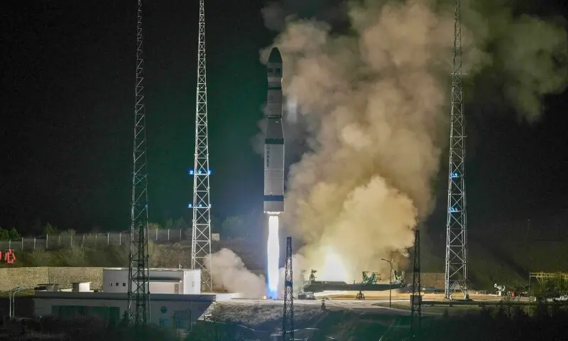 پاکستان کا ای او تھری سیٹلائٹ چین سے کامیابی کے ساتھ خلا میں روانہ