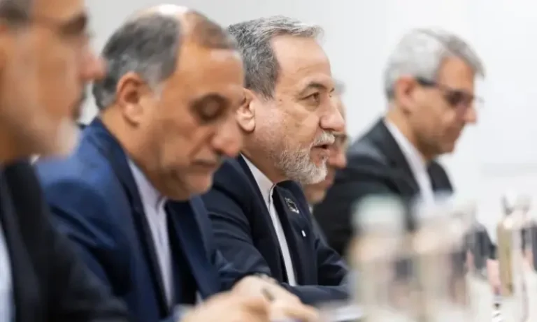 27082510امریکا اور ایران کے درمیان کشیدگی میں کمی کے لیے نئی سفارتی کوششیں، پاکستان کے ذریعے تجویز سامنے آگئی6844517