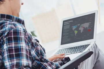 لیپ ٹاپ کی بہتر کارکردگی اور لمبی عمر کے لیے آسان احتیاطی تدابیر