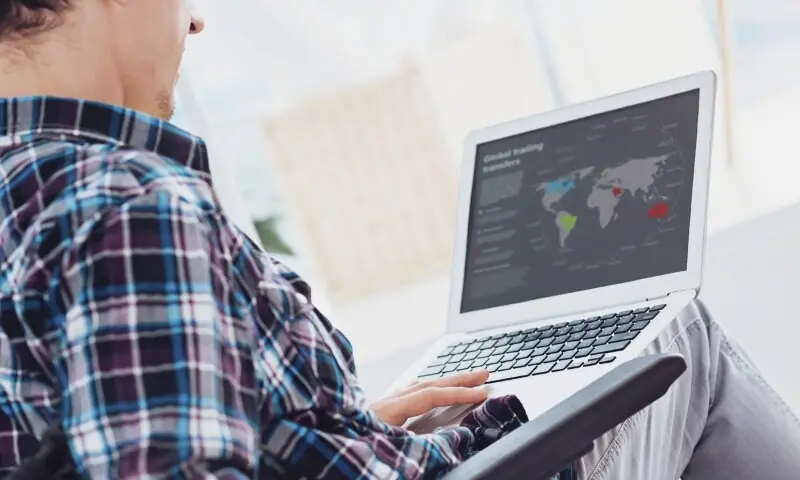 لیپ ٹاپ کی بہتر کارکردگی اور لمبی عمر کے لیے آسان احتیاطی تدابیر