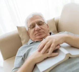 بزرگ افراد میں دن کے وقت زیادہ نیند، سنگین بیماریوں کا اشارہ