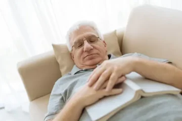 بزرگ افراد میں دن کے وقت زیادہ نیند، سنگین بیماریوں کا اشارہ