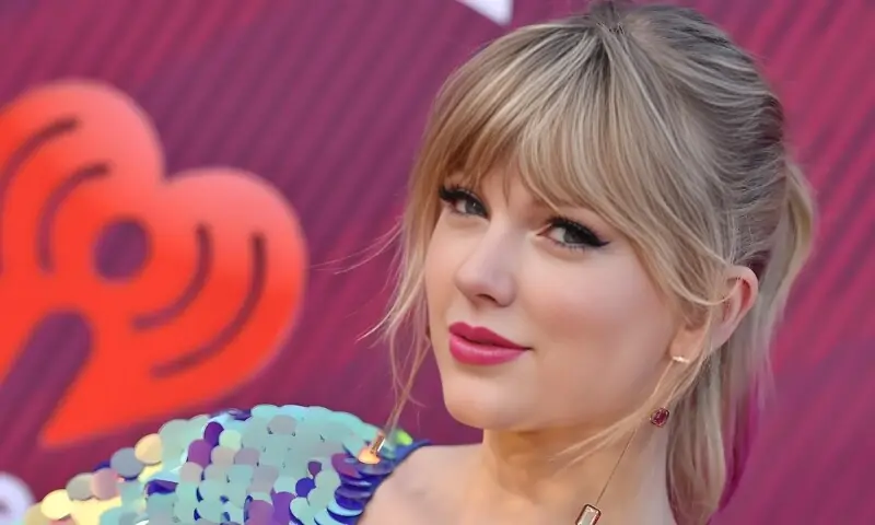 اے آئی کے دور میں نیا قانونی اقدام، ٹیلر سوئفٹ اپنی شناخت کے تحفظ کے لیے متحرک