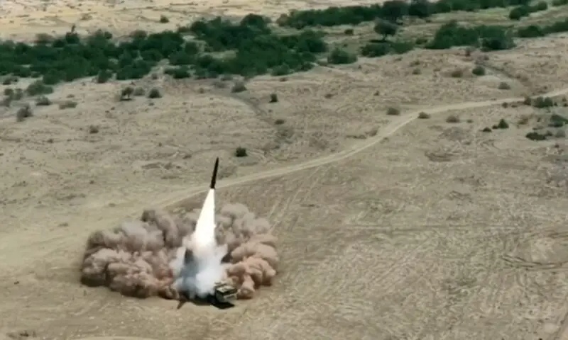 آرمی راکٹ فورس کمانڈ کا فتح-II میزائل سسٹم کا کامیاب تربیتی تجربہ