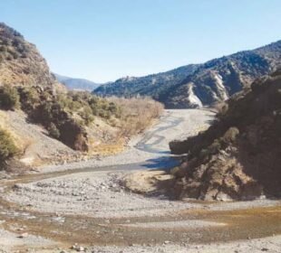 جنوبی وزیرستان اپر: نالے میں سونے کے ذرات کی اطلاع، مقامی لوگ بڑی تعداد میں پہنچ گئے