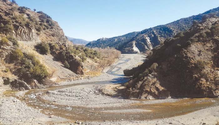 جنوبی وزیرستان اپر: نالے میں سونے کے ذرات کی اطلاع، مقامی لوگ بڑی تعداد میں پہنچ گئے 1 جنوبی وزیرستان اپر: نالے میں سونے کے ذرات کی اطلاع، مقامی لوگ بڑی تعداد میں پہنچ گئے