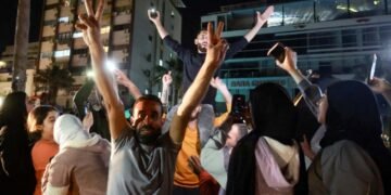 لبنان اور اسرائیل کے درمیان 10 روزہ جنگ بندی نافذ، بیروت میں جشن
