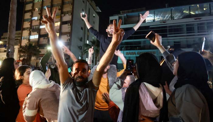 لبنان اور اسرائیل کے درمیان 10 روزہ جنگ بندی نافذ، بیروت میں جشن