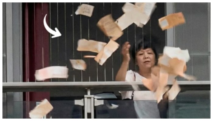 چین میں شوہر سے جھگڑے کے بعد خاتون نے لاکھوں کی رقم کھڑکی سے پھینک دی