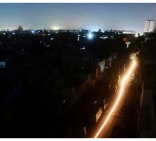 ملک بھر میں بجلی کی بندش، مختلف شہروں میں نظامِ زندگی متاثر