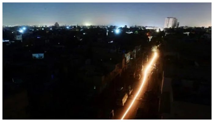 432339_4147ملک بھر میں بجلی کی بندش، مختلف شہروں میں نظامِ زندگی متاثر114_updates