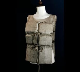 ٹائٹینک کی لائف جیکٹ 25 کروڑ روپے میں نیلام