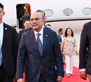 صدرِ مملکت آصف علی زرداری چین کے سرکاری دورے پر پہنچ گئے