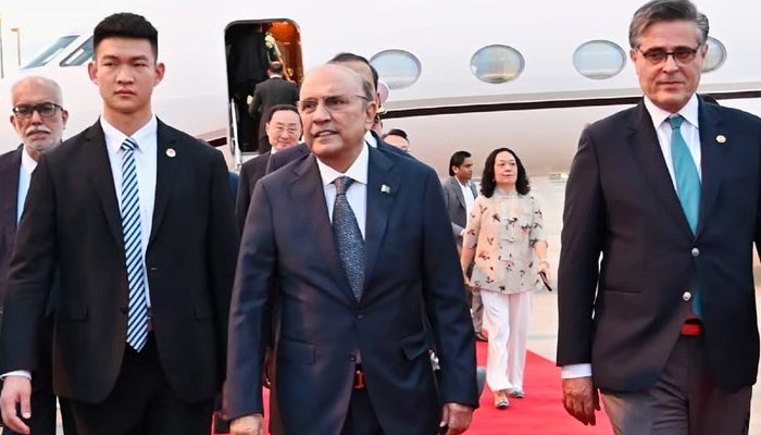 صدرِ مملکت آصف علی زرداری چین کے سرکاری دورے پر پہنچ گئے