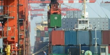 کراچی: برآمد کنندگان کے لیے بندرگاہی چارجز میں بڑی رعایت کا اعلان