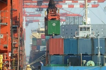 کراچی: برآمد کنندگان کے لیے بندرگاہی چارجز میں بڑی رعایت کا اعلان