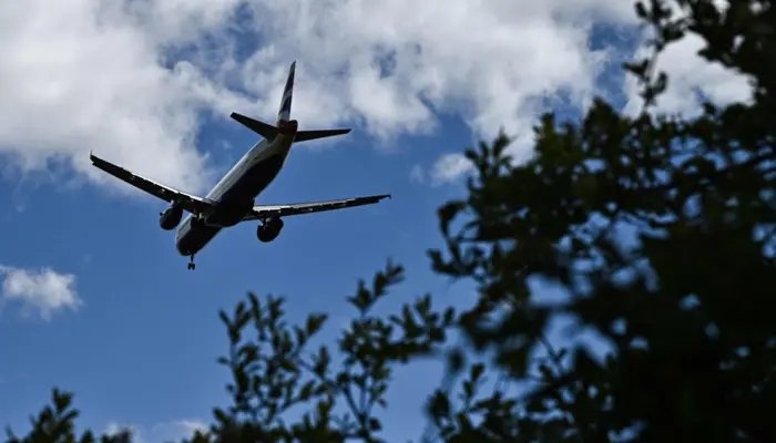 چینی سائنسدانوں کی بڑی پیشرفت: کاربن ڈائی آکسائیڈ سے طیاروں کا ایندھن تیار کرنے کی ٹیکنالوجی